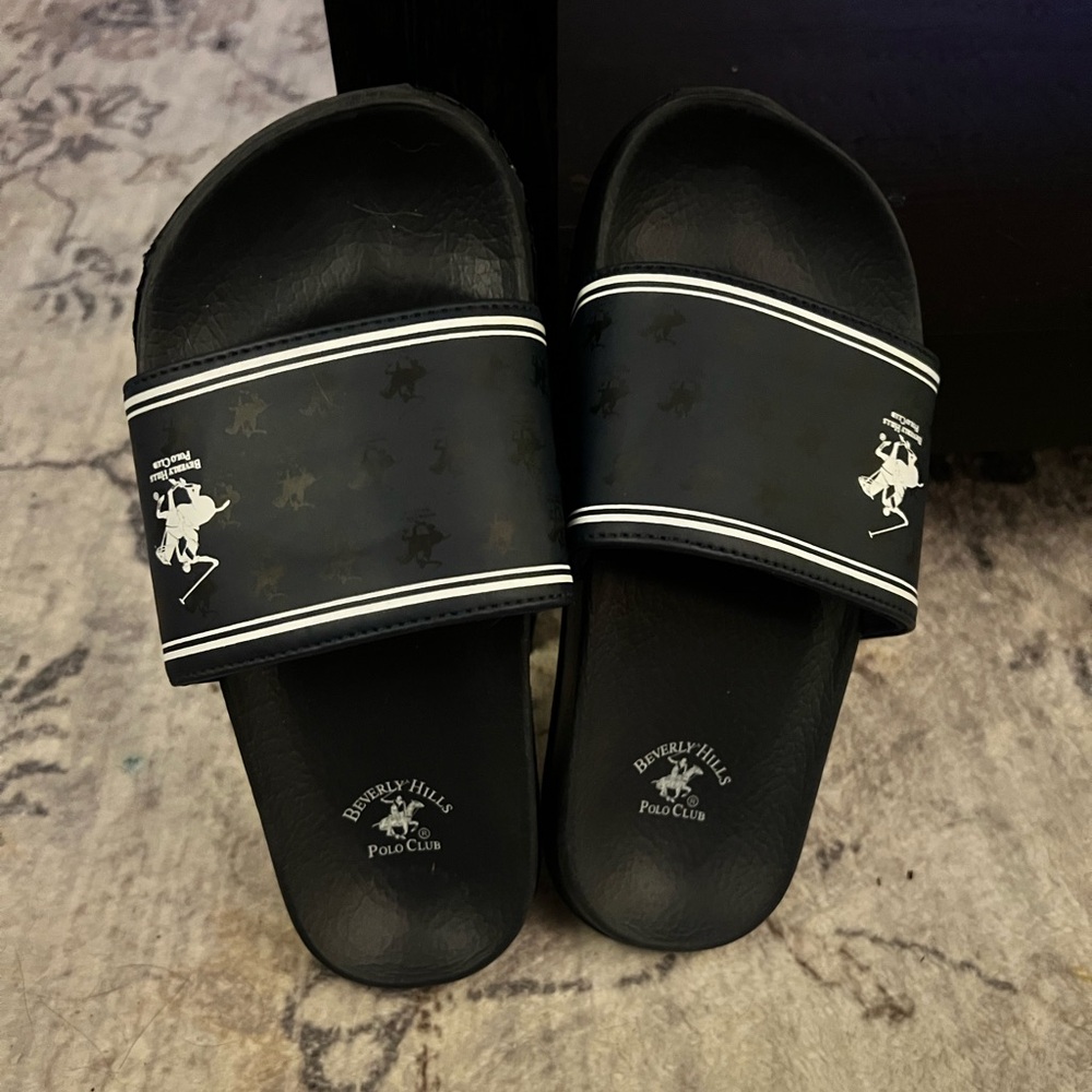 Beverly Hills polo boys slides. Size 1